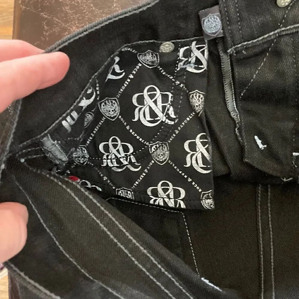 Rock & Republic Low Rise Denim - Picture 6 of 10